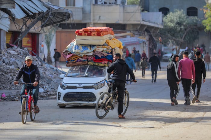 Gazan residents coming home