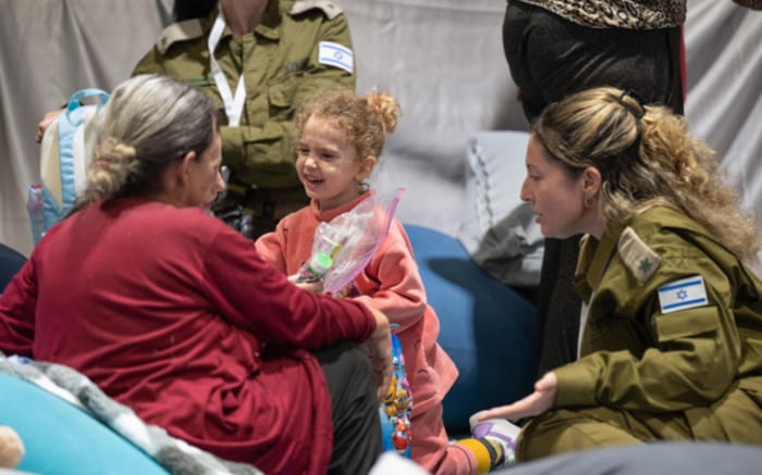 Tal's child Yahel Shoham (3) after being released without him