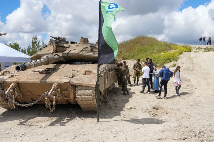 sraelis visit at the Rahimov observatory point with an IDF display of military tools and explanations. April 14, 2025.