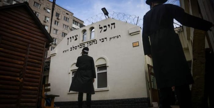 Breslav shul.