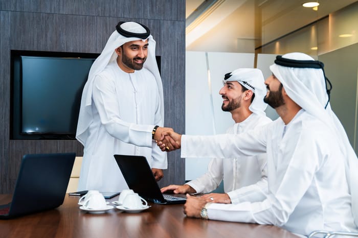 Saudi Arabians doing business. Illustration.