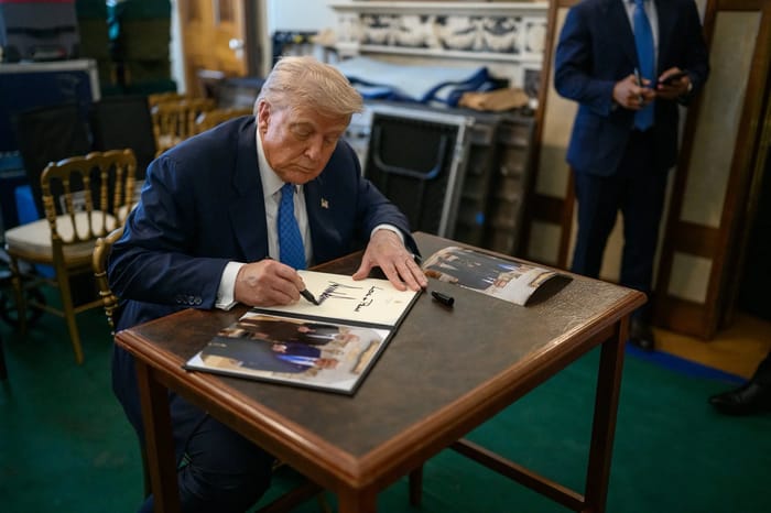 Trump signs the peace agreement between Armenia and Azerbaijan