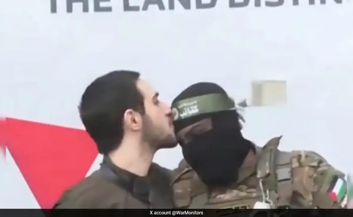 Hostage Omer Shem Tov kissing the head of his Hamas captor