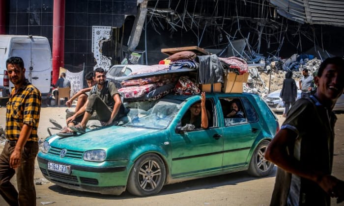 Gazans evacuating