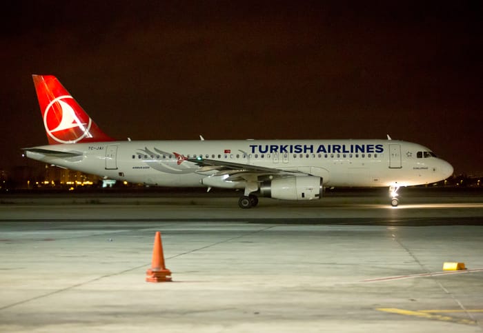 Turkish airlines plane