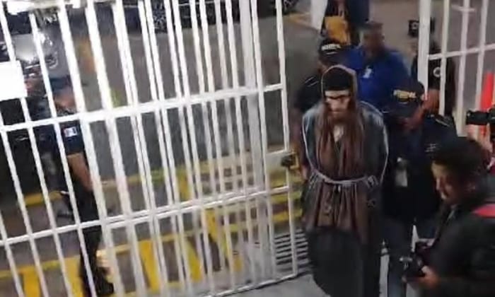 Yoel Alter being arrested in Guatemala.