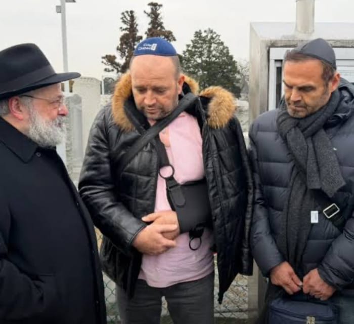 Ahmed al-Ahmed joined Rabbi Yehoram Ulman of Chabad of Bondi