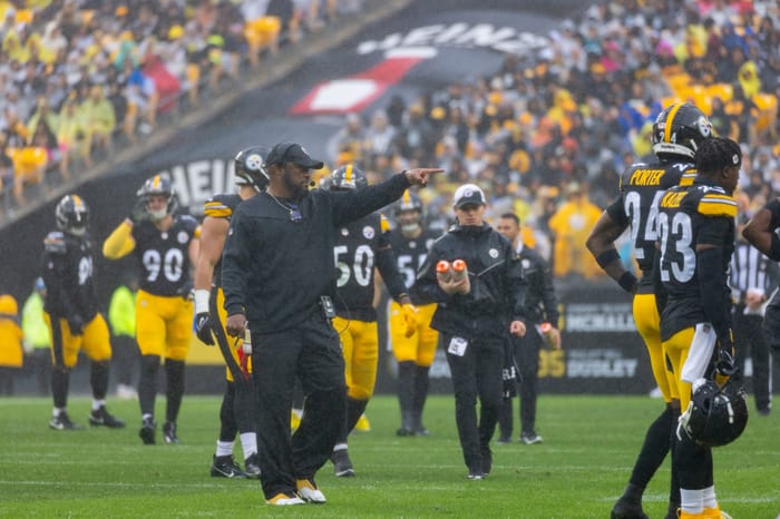 Tomlin on the Pittsburgh sidelines in 2023.