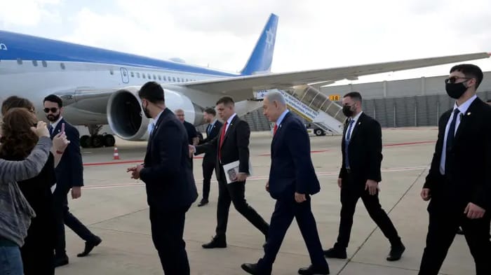 Netanyahu Boarding