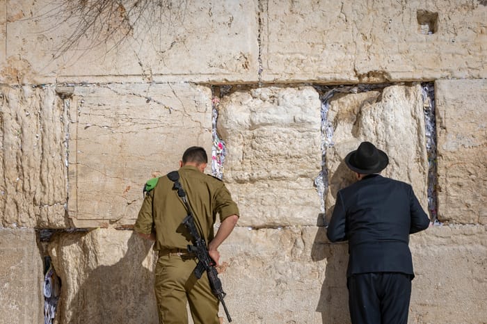 Soldier, Haredi man davening at the Kosel