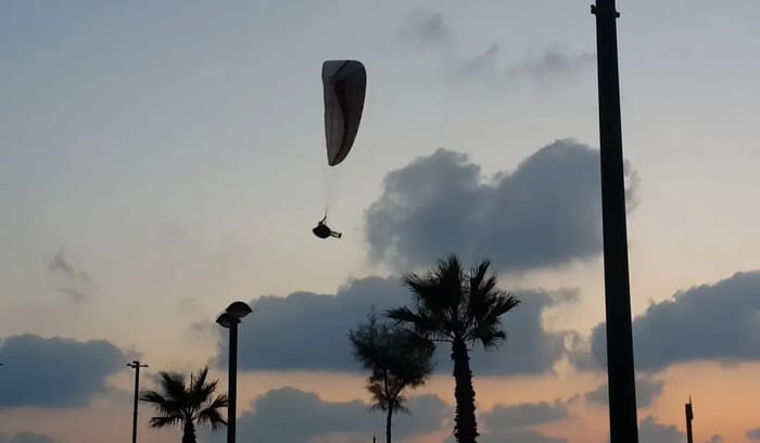 Paraglider (Illustration)