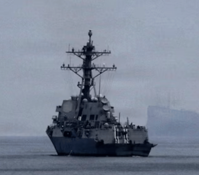 US destroyer in Strait of Hormuz