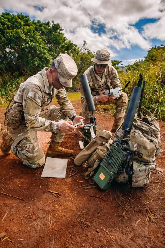 US soldiers with adanced eapons that Israel is slated to receive