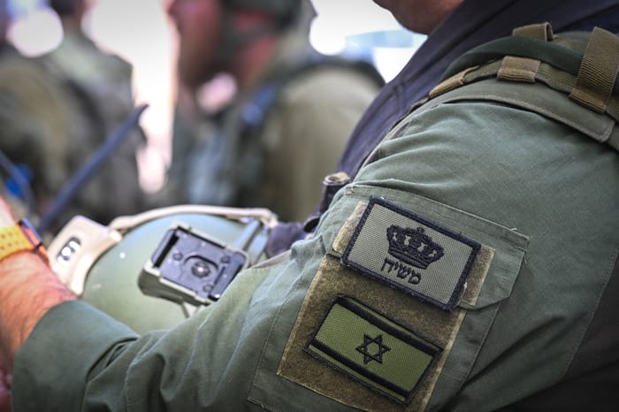 An IDF soldier wearing the famous Mashiach patch. Illustration.