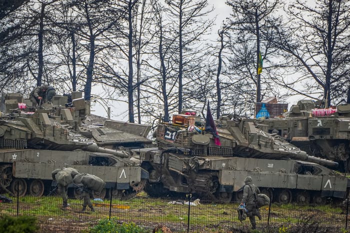 Tanks near Israel-Lebanon border, March 2026