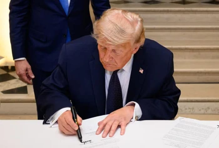 Trump signs MOU in Versailles