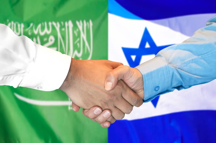 handshake between Sauid Arabia and Israel