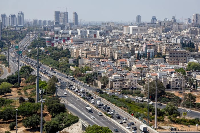 Electric cables near Bnei Brak