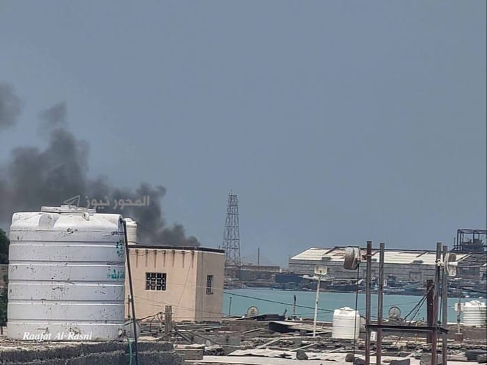 Houthi forces launched rocket and drone attacks on Saudi backed forces at Al Mukha port, west of Taiz, Yemen. 