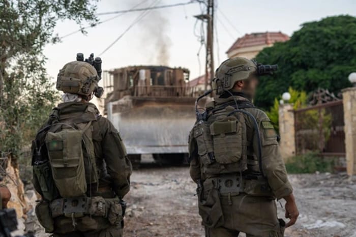 IDF soldiers operate in South Lebanon 