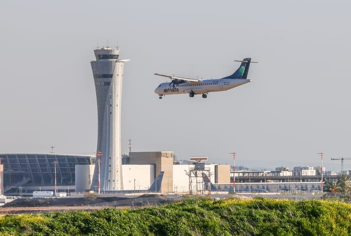 Plane landing at ben Gurion Airport