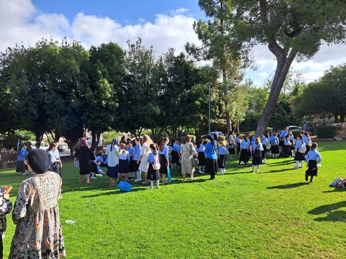 Bais Yaakov students visit Kiryat Hayovel