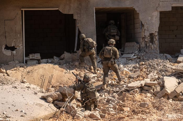 IDF soldiers operate in South Lebanon 