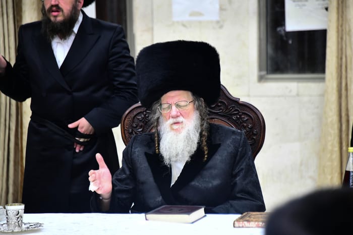 The Modzitz Rebbe at the Motzaei Rosh Hashanah tisch