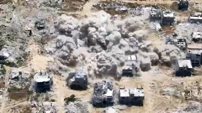 Explosion of Hamas tunnels in southern Gaza Strip