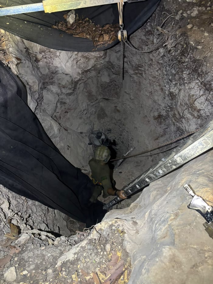 Yahalom unit fighters at shaft in Qalqilya