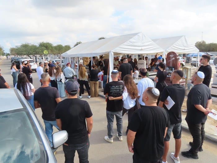 Bereaved families at the Ashdod cemetery