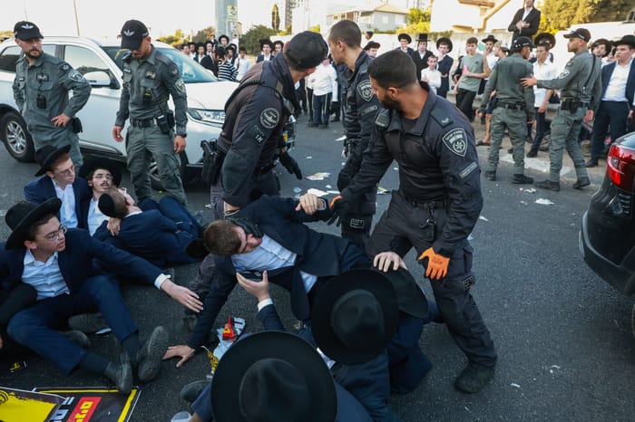 'Peleg' protest against arrest of yeshiva students | Archive