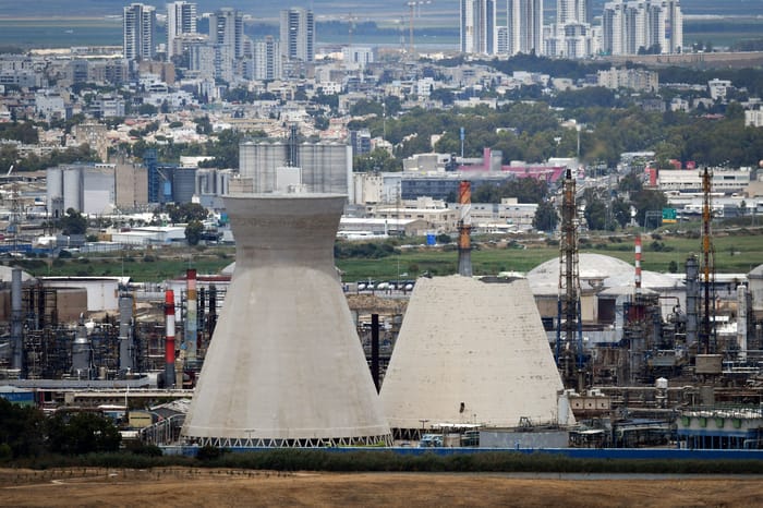 Refinery operations in Haifa, illustration