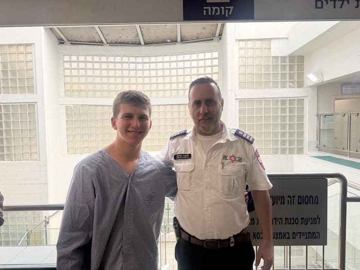 Yair Frankenthal with volunteer coordinator for the region, Lior Fadida