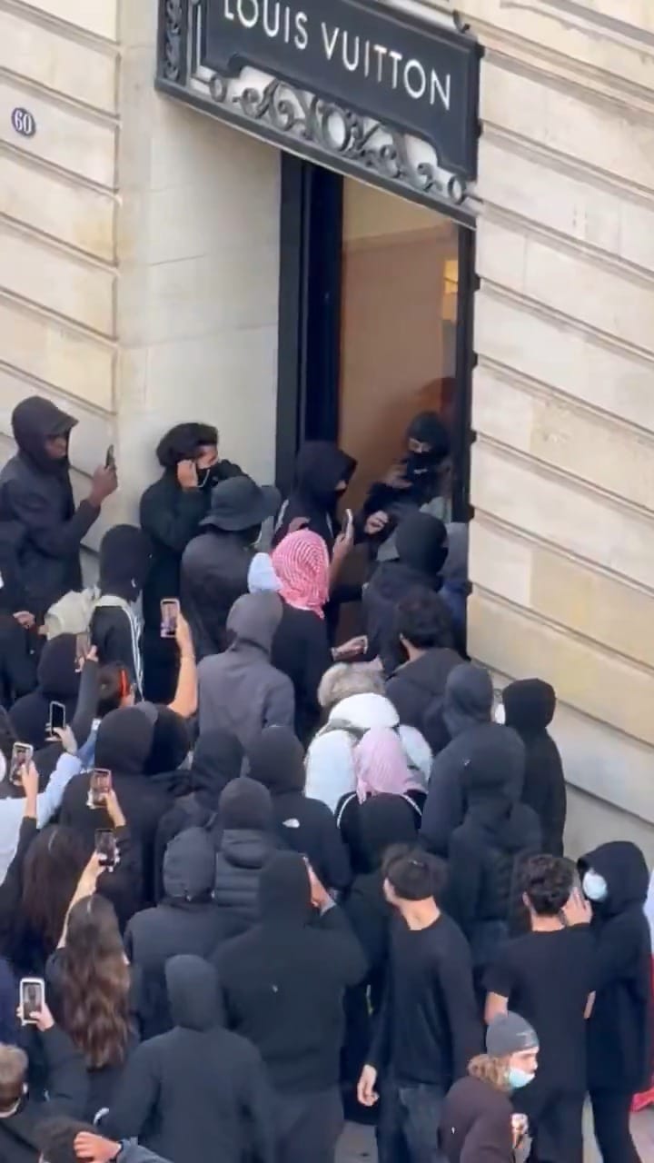 Looters raid Louis Vuitton store