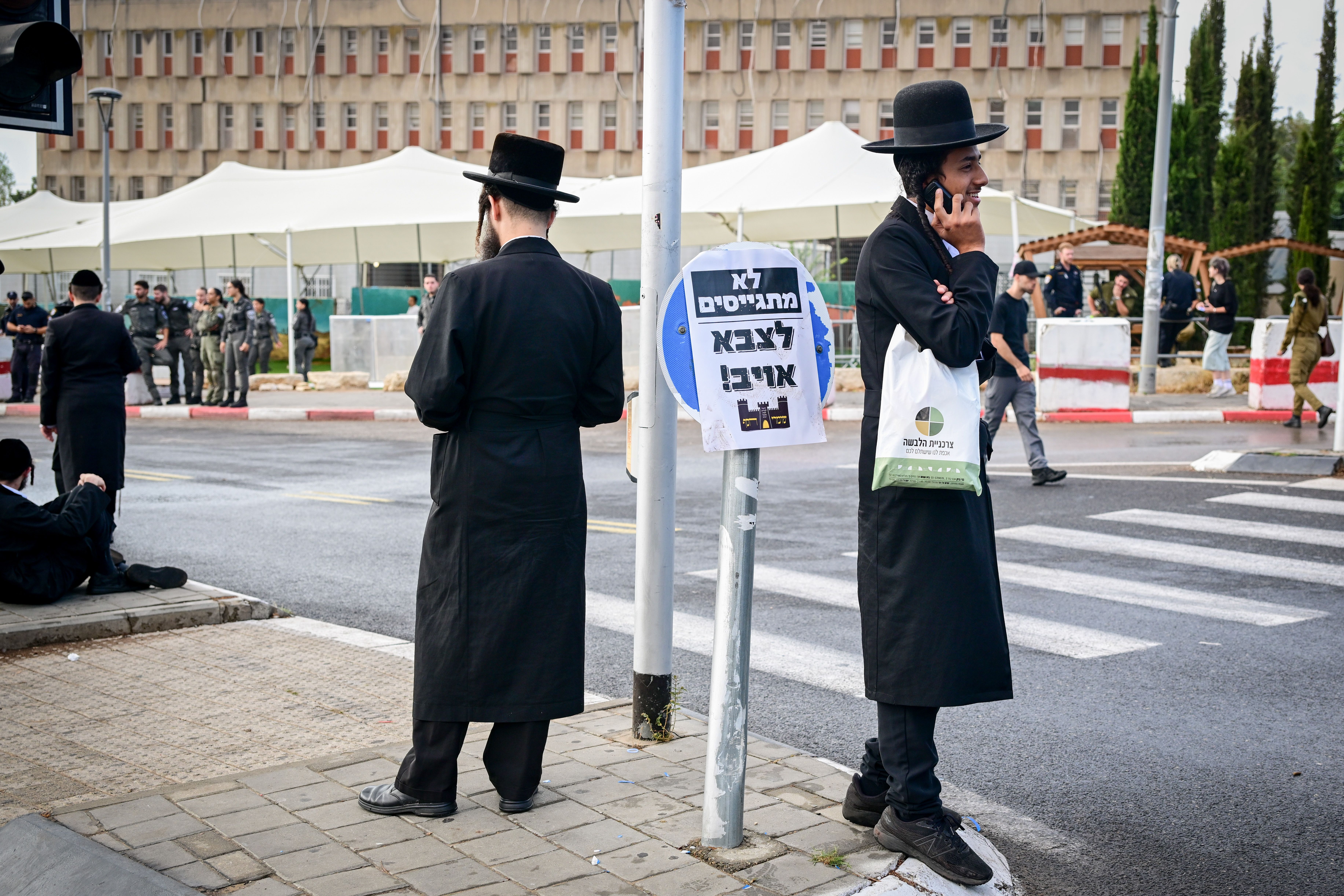 Demonstration near Tel Hashomer draft office