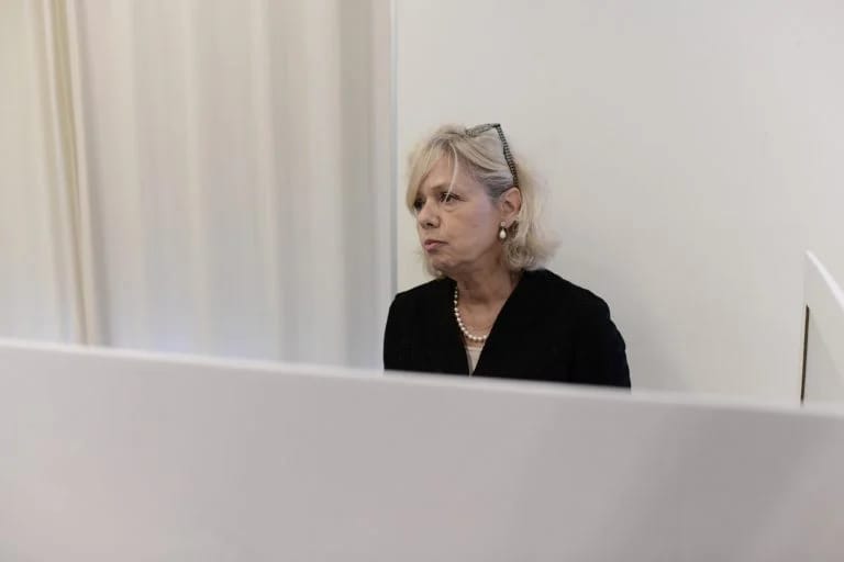"Abandoning the public", the legal advisor
