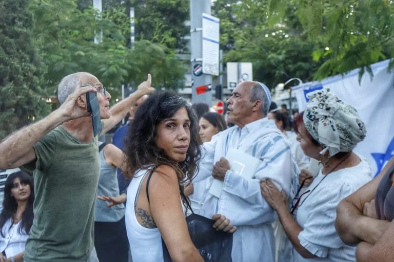 Photo: Eitan Elhadez-Barak