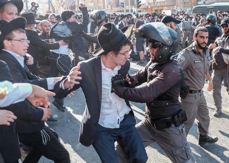 Haredi men protest