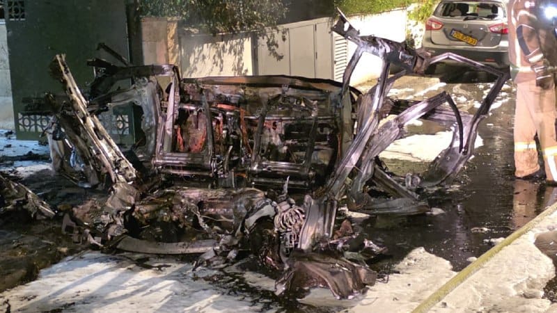 Cluster munition hits Rishon Letzion