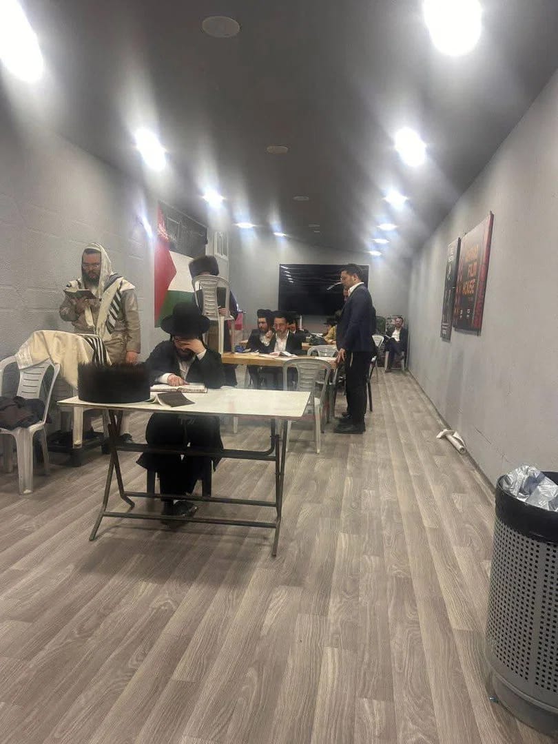 Neturei Karta Spending Shabbat with Palestinian Activist in Hebron