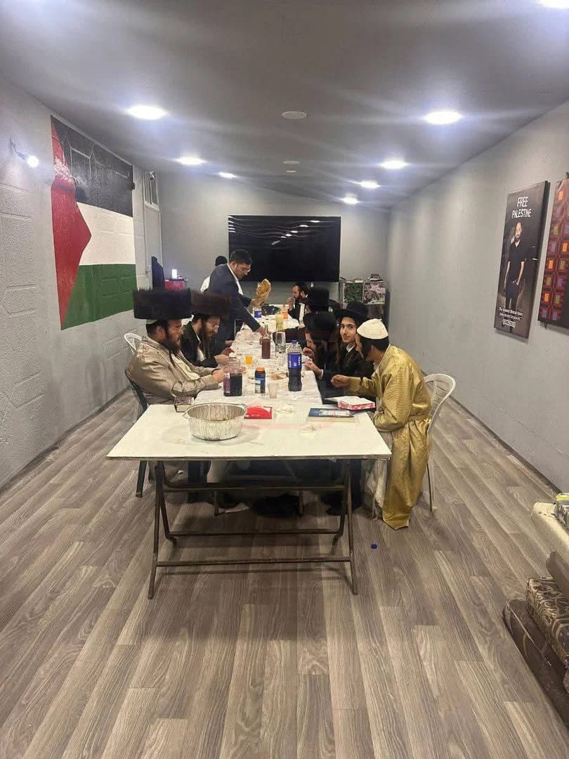 Neturei Karta Spending Shabbat with Palestinian Activist in Hebron