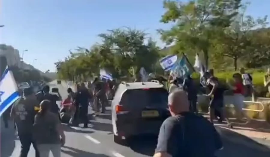 The riots outside Yariv Levin's house