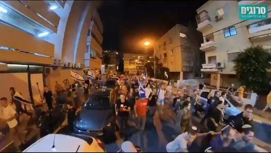 Rabbi Levinstein is rescued by the police