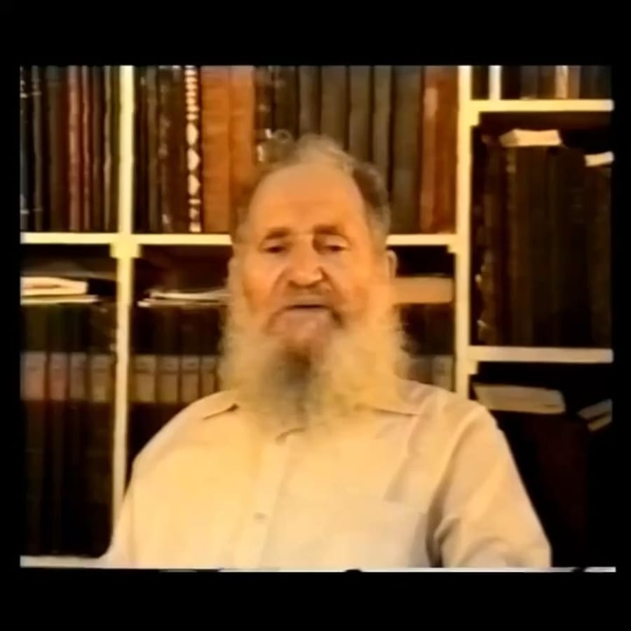 Rabbi Neria sings the piyyutim