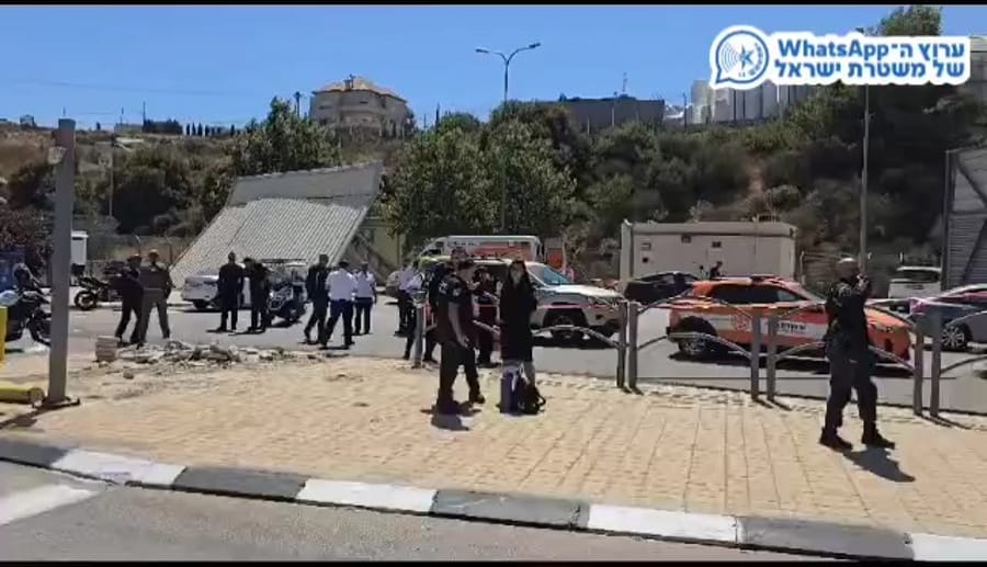 Footage from stabbing attack - Jerusalem Tunnels checkpoint