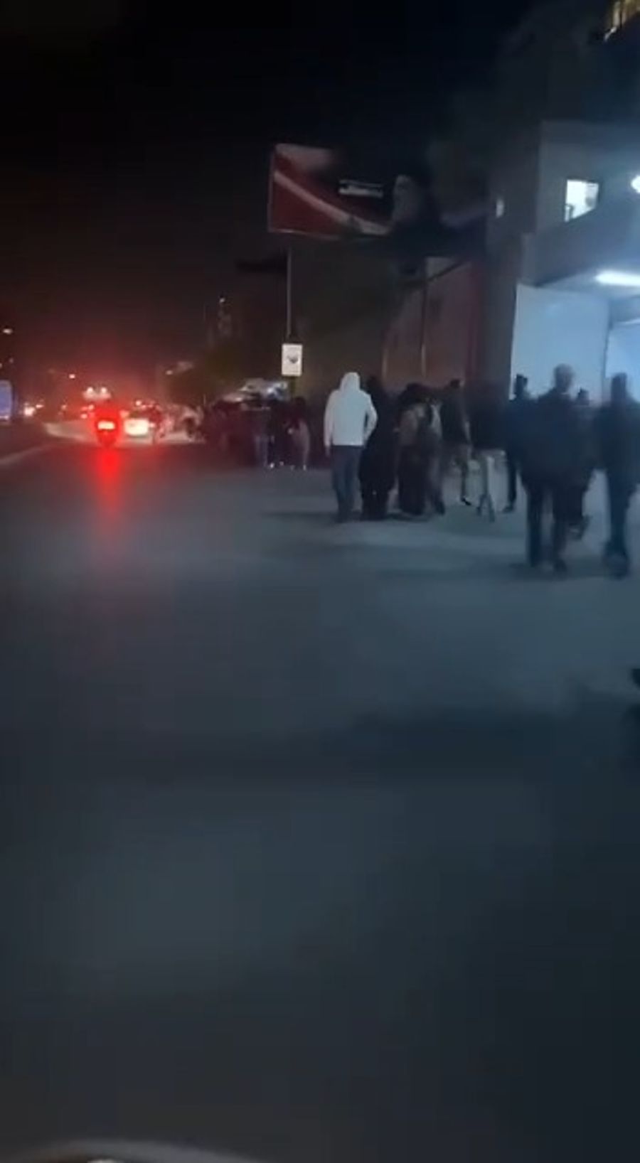 Lebanese flee on foot