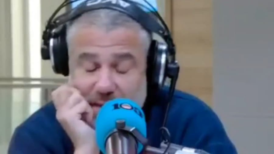 Yinon Magal breaks down on Isreli radio