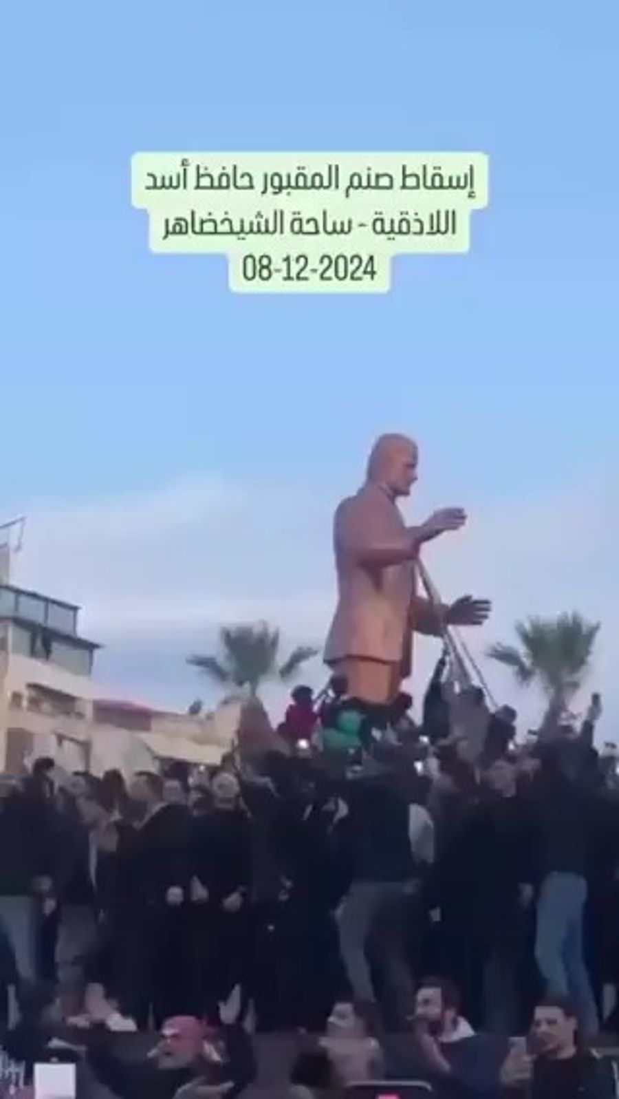 Fall of Hafez's statue