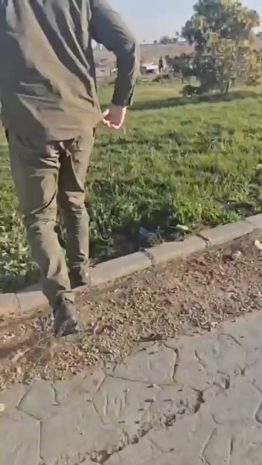Al-Julani kissing the ground in Damascus